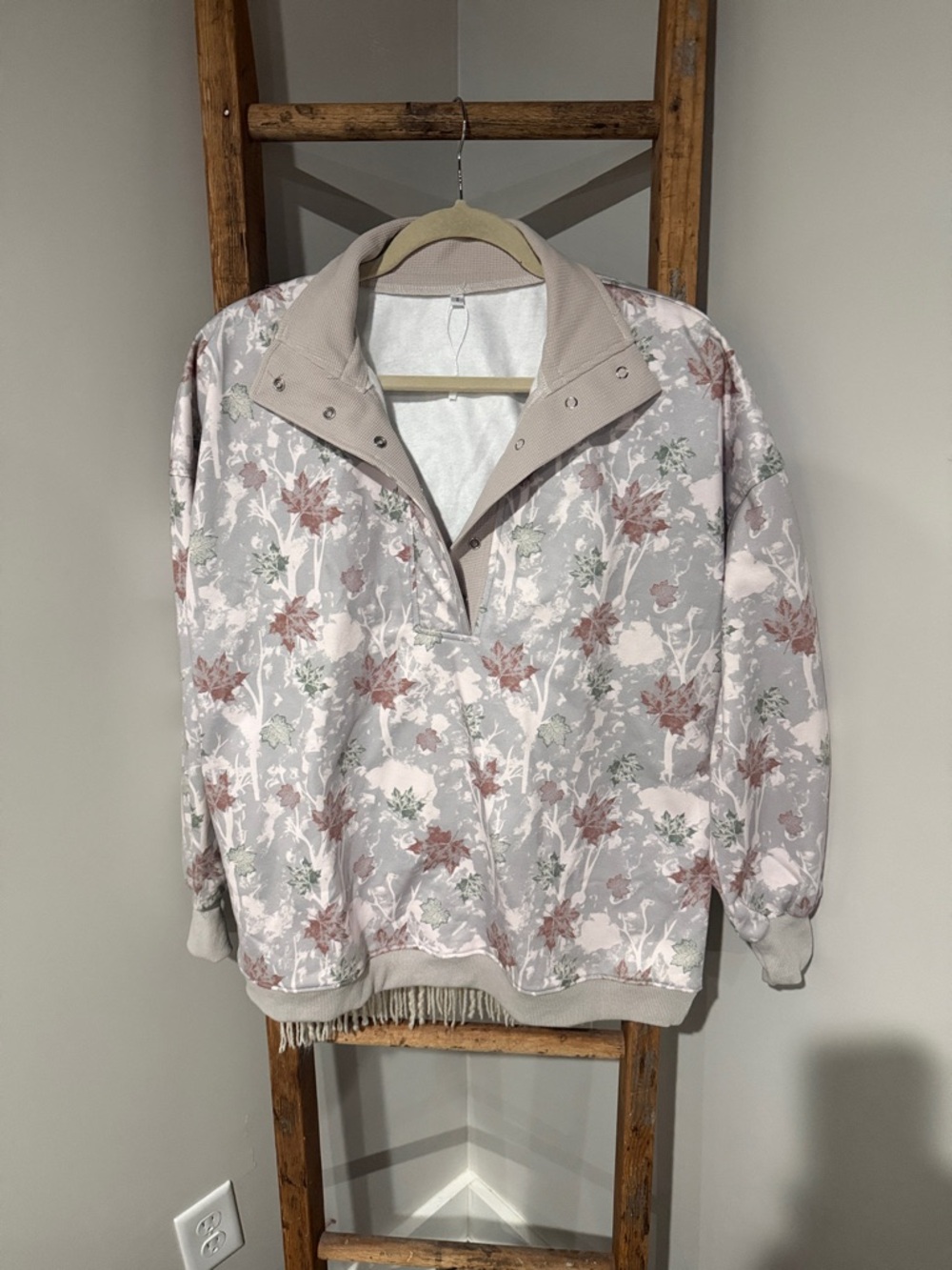 Camo Print Pullover Jacket in white